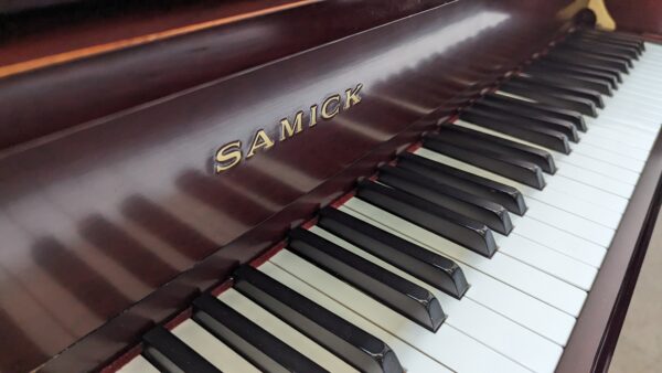 Samick Console Piano