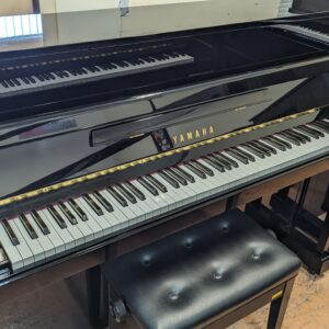 beautiful used Yahama Upright Piano