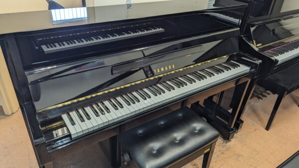 beautiful used Yahama Upright Piano